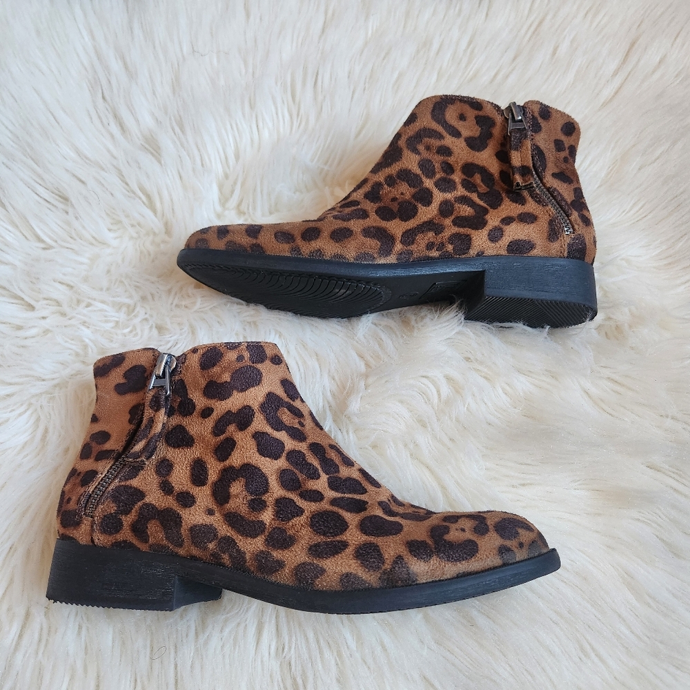 ​Time and Tru Leopard Print Ankle Boots - Women's Size 6 - Memory Foam Faux Sued